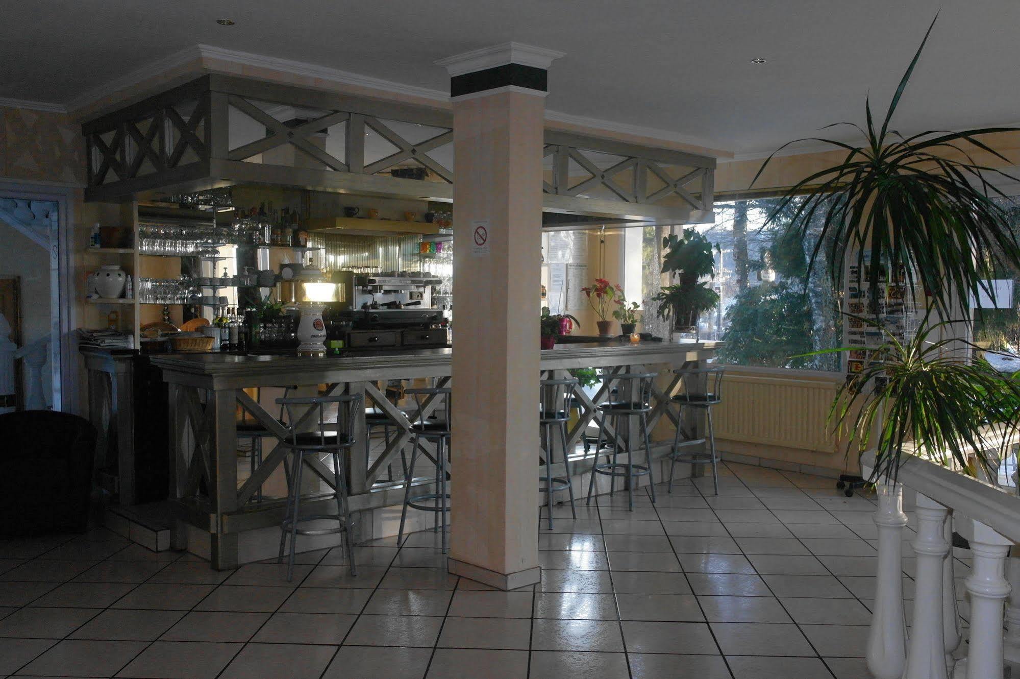 Hostellerie Saint Clement Vic-sur-Cère エクステリア 写真