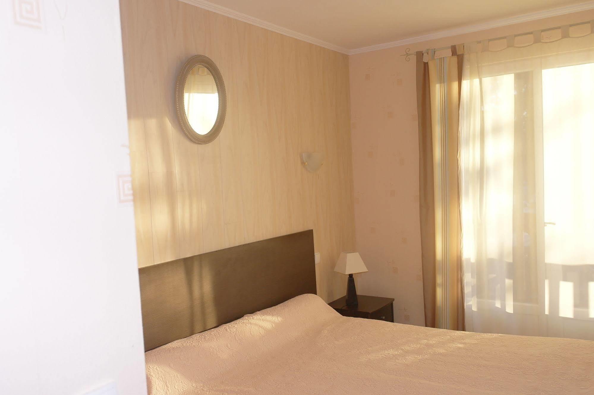 Hostellerie Saint Clement Vic-sur-Cère エクステリア 写真