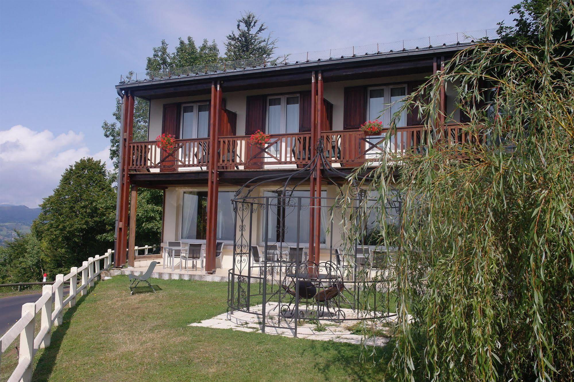 Hostellerie Saint Clement Vic-sur-Cère エクステリア 写真