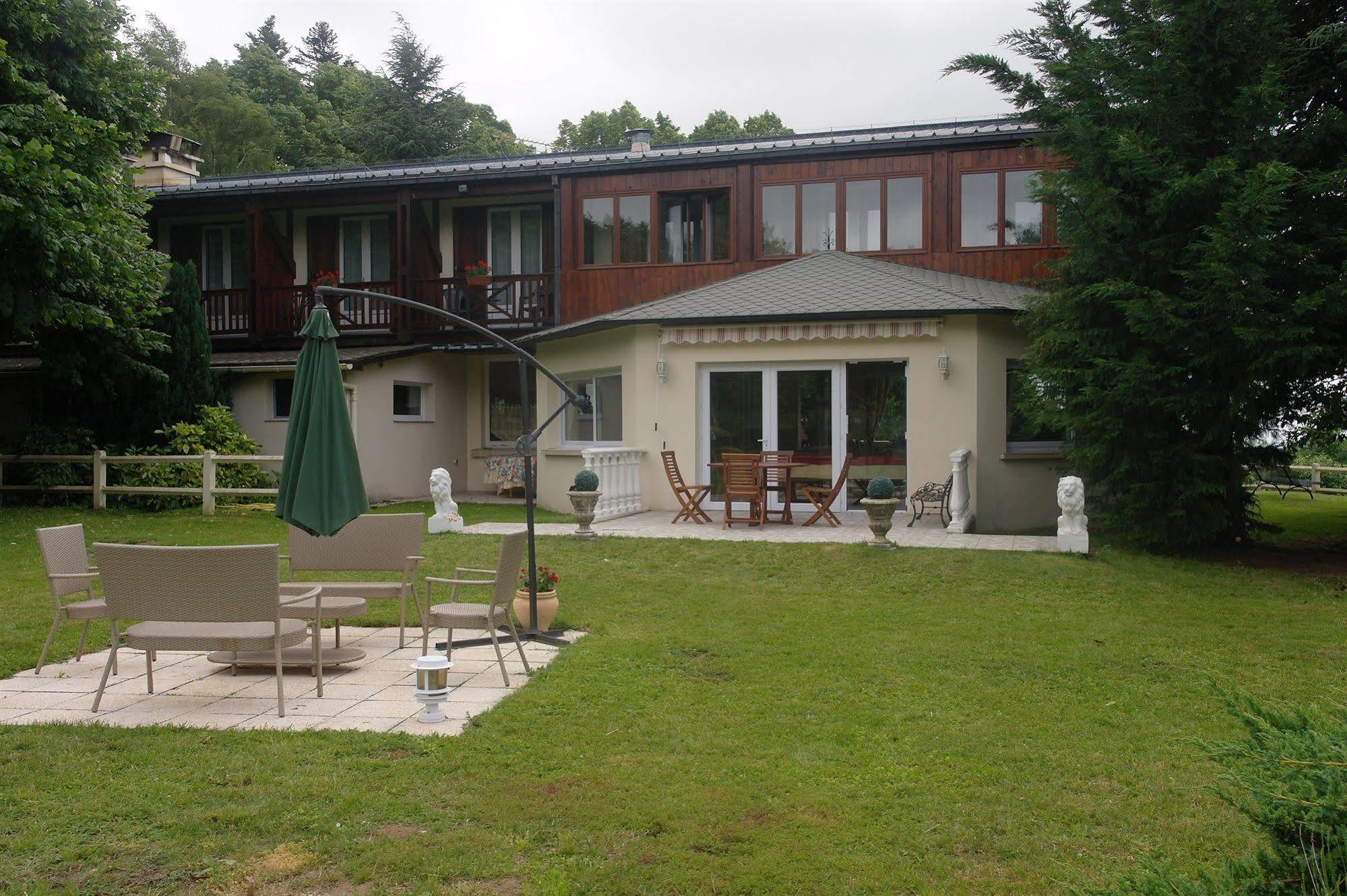 Hostellerie Saint Clement Vic-sur-Cère エクステリア 写真