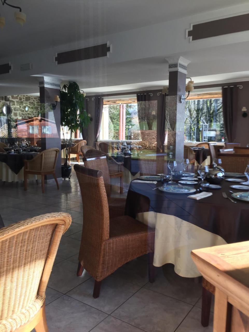Hostellerie Saint Clement Vic-sur-Cère エクステリア 写真
